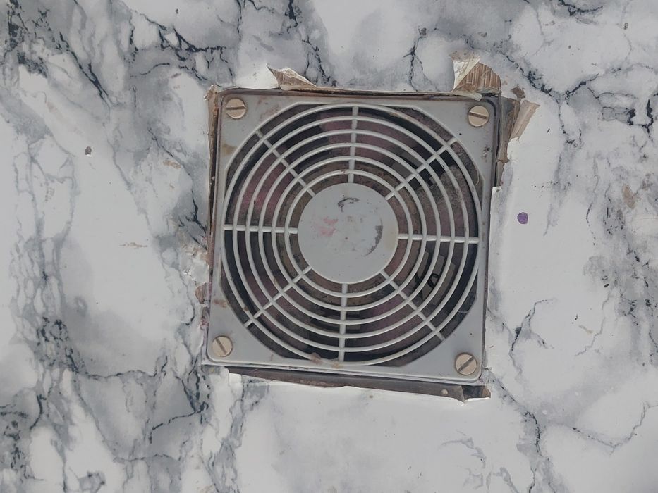 Vând birou pt unghi