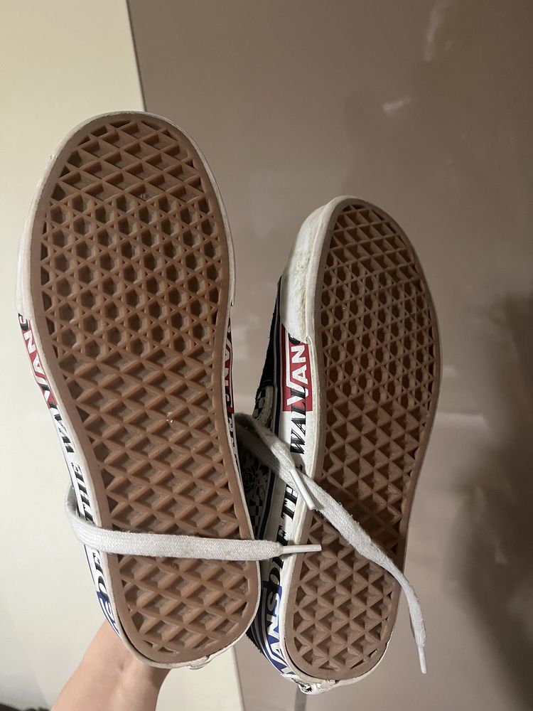 Vans обувки. 37 номер,  23.5 см. Неяма дефект.