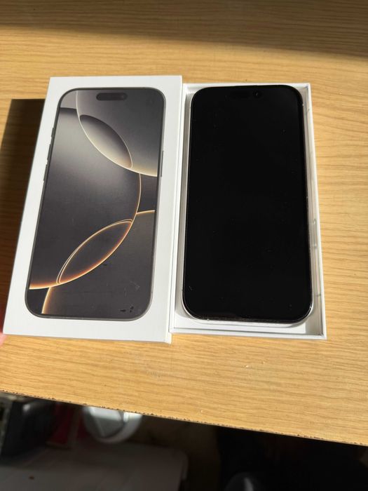 Продавам Apple iPhone 16 Pro 128GB Natural Titanium, 128 GB, Като нов