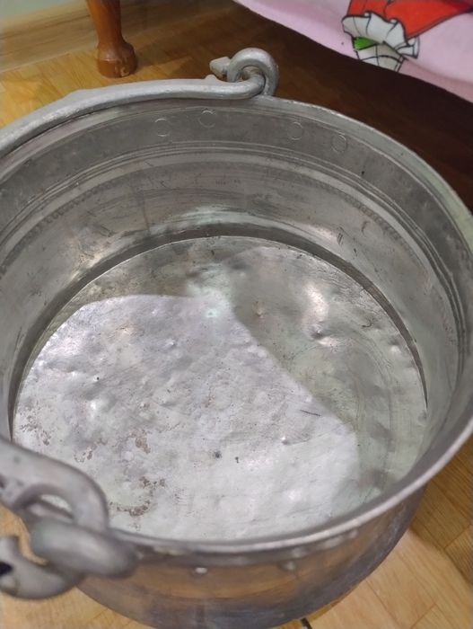 Менче и съд за варене на лютеница