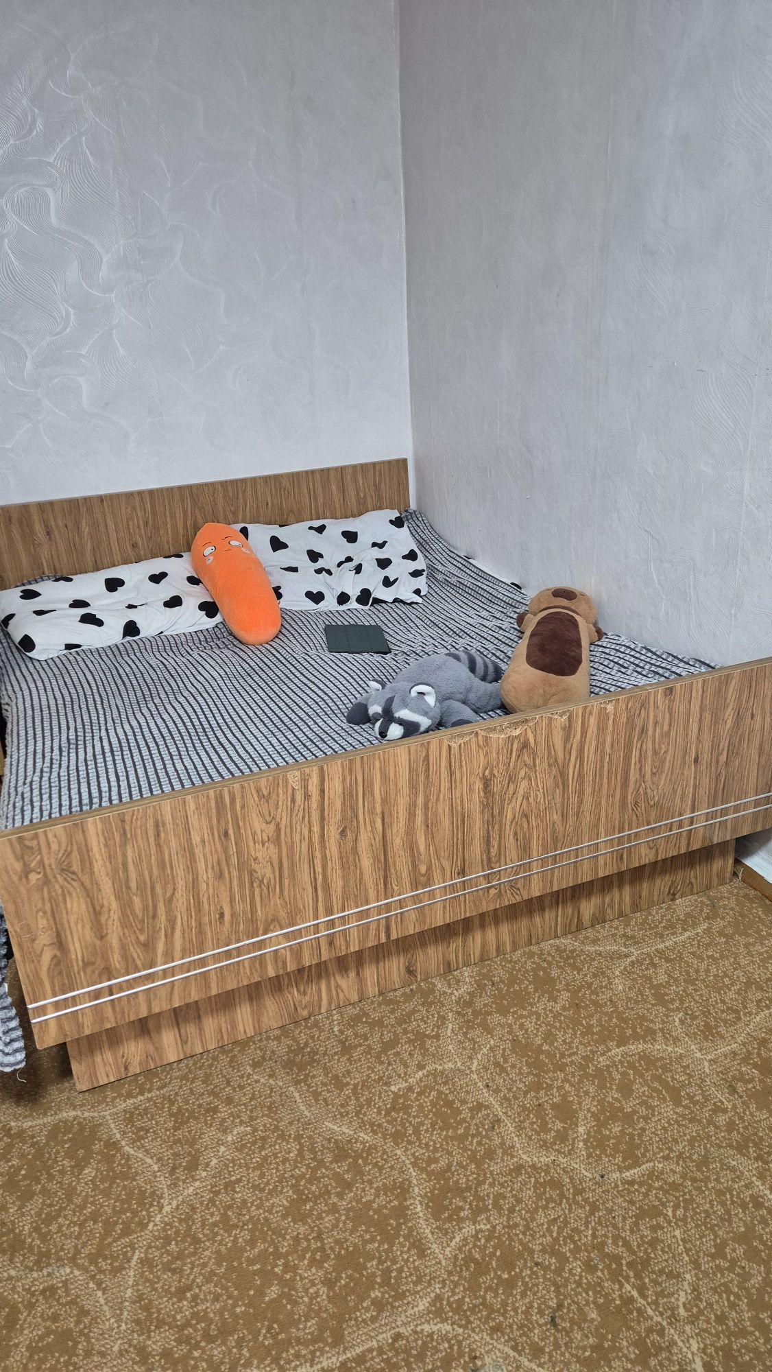 Продам двуспальную кровать