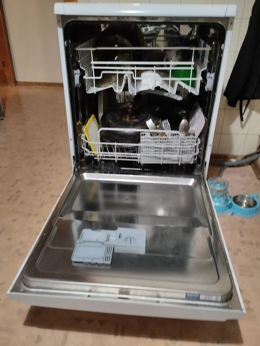 Посудомоечная машинка Индезит.