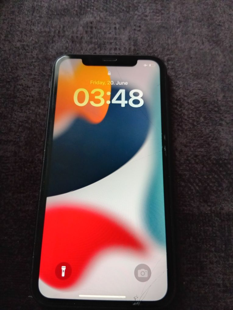 Iphone 11 64 и друг в една обява