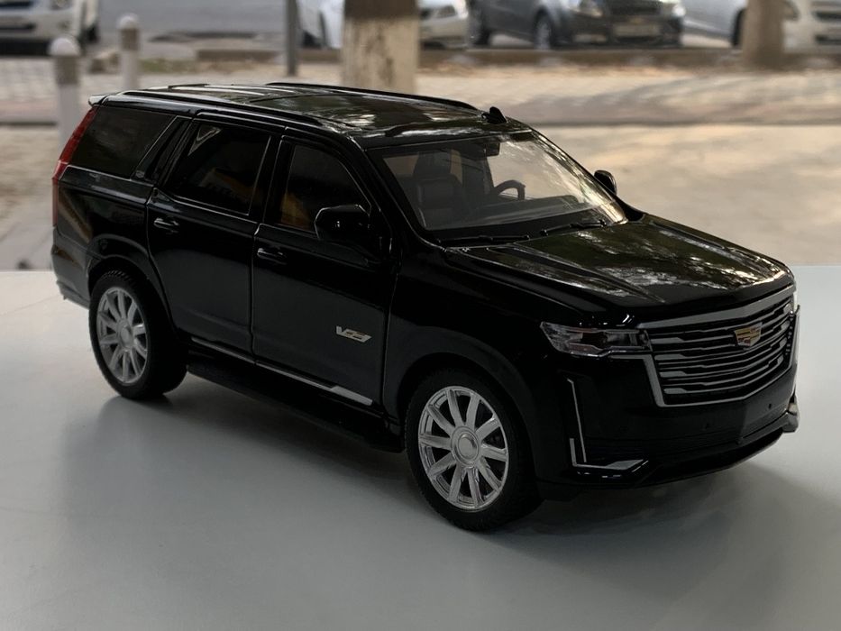 Modelka Cadillac Escalade 1:24