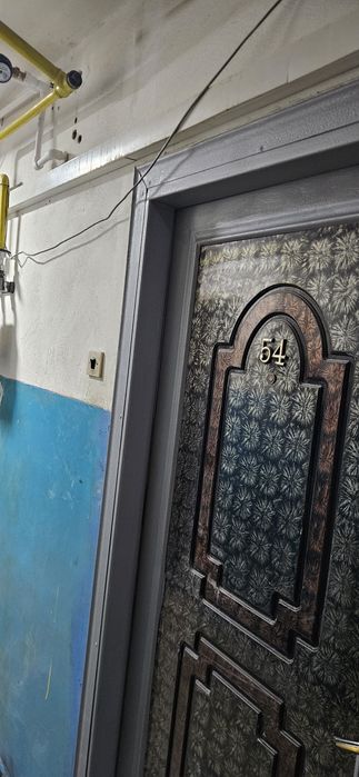 Vand garsoniera  cu balcon