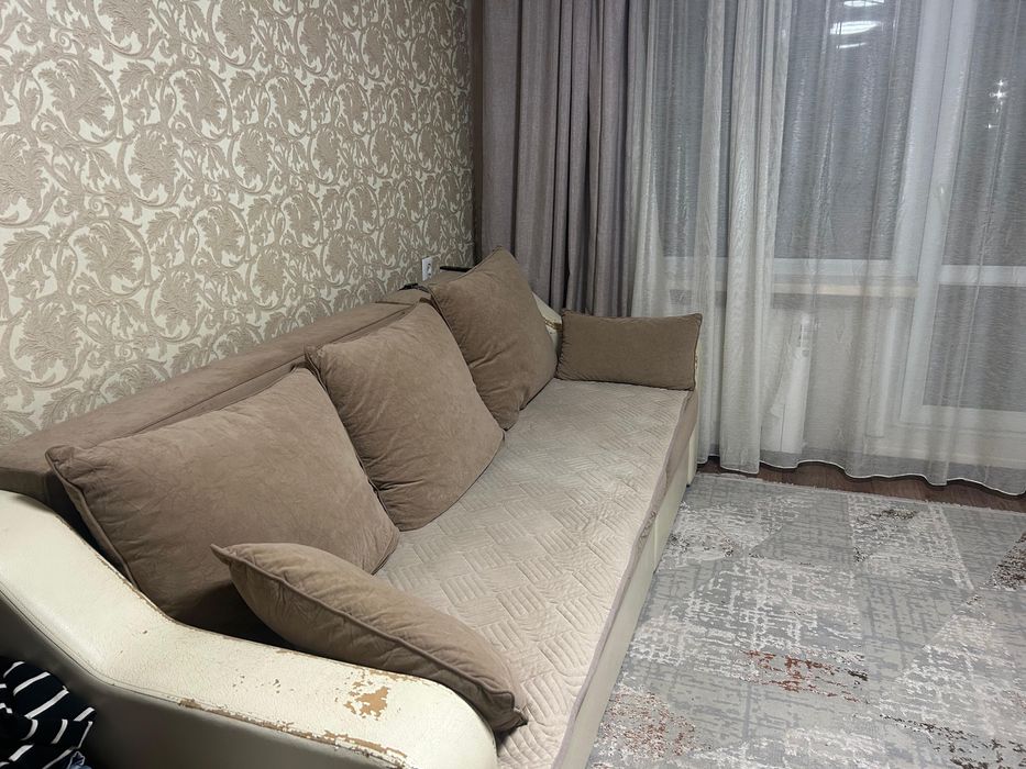 Продам  диван .