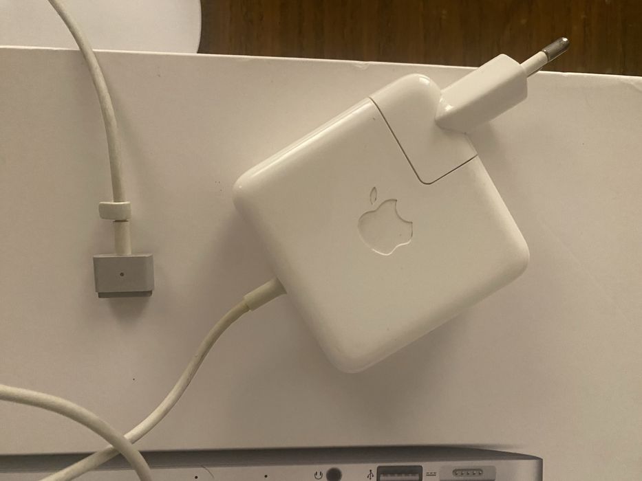 MacBook Air  400$