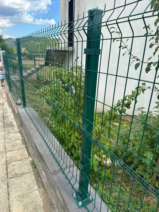 Ограда. Метални оградни пана и колове. Мрежа с декорация. ТОП оферти!