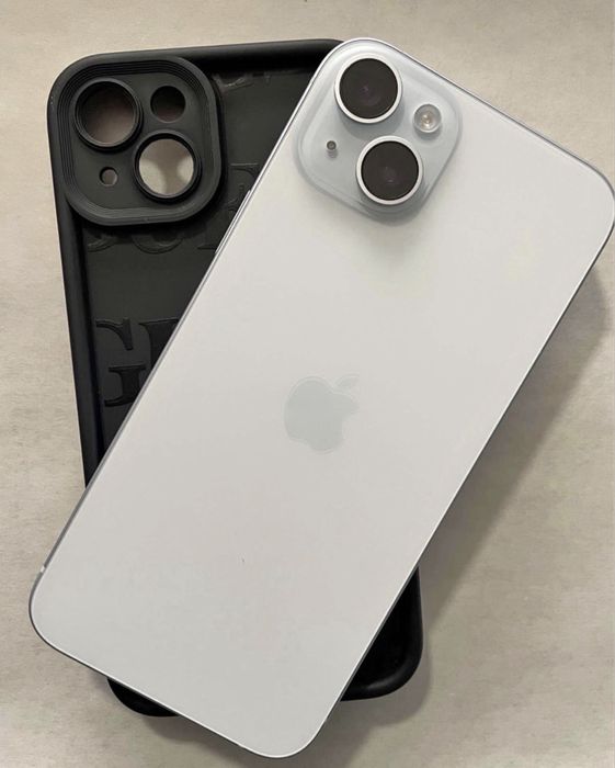 Vand sau schimb iPhone 15 alb bateria 88