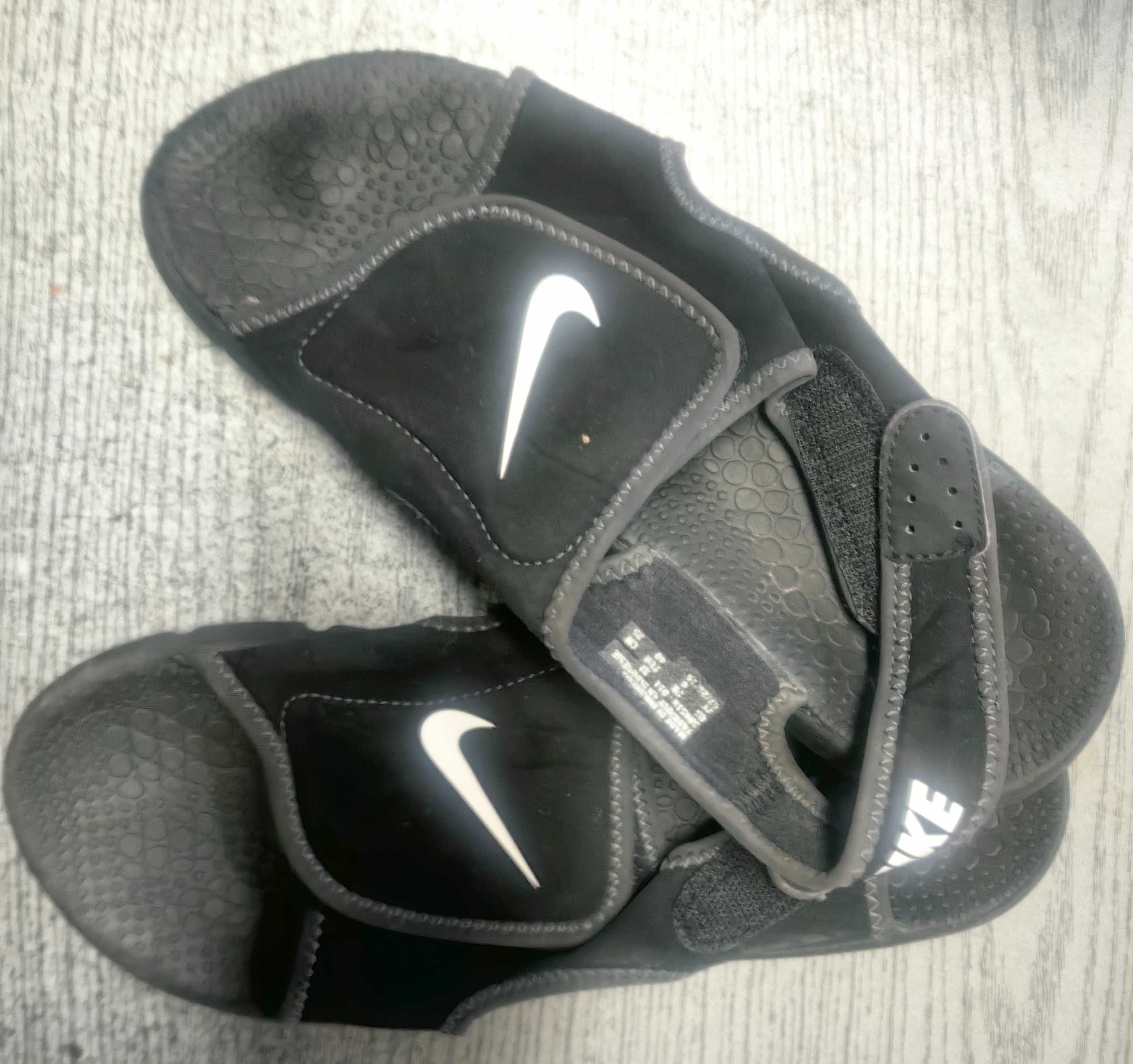 ОРИГИНАЛНИ юношески сандали NIKE , номер 40