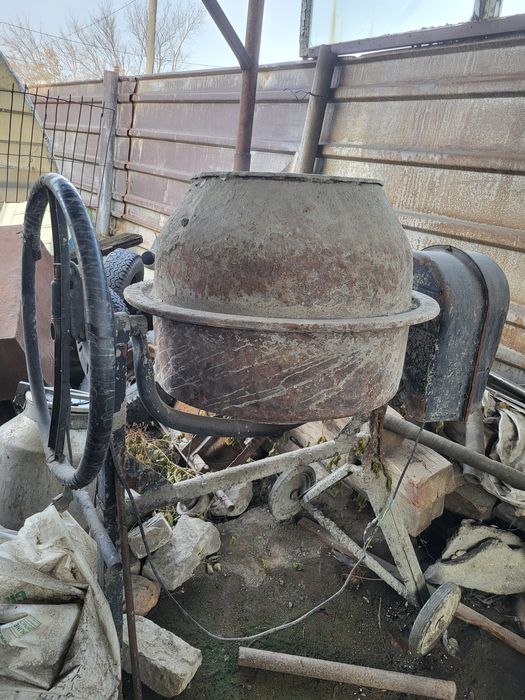 Бетономешалка с формами для брусчатки