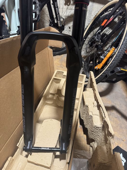 Вилка  Rockshox revelation debonair 150 mm / 29  debon