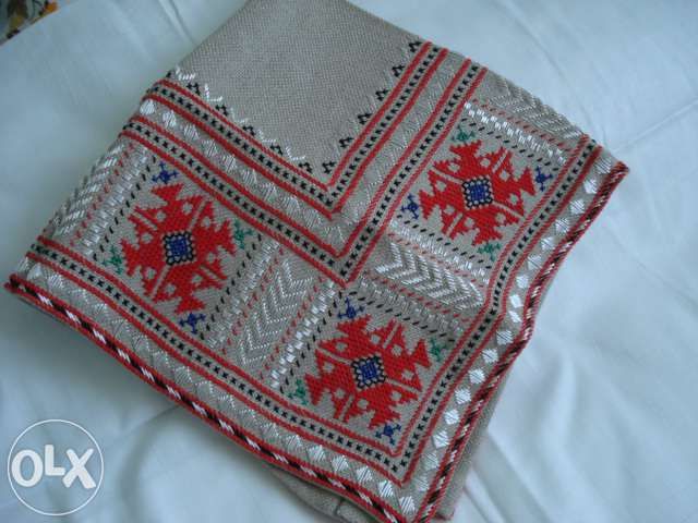 каре българска бродерия и уникална плетена покривка за легло