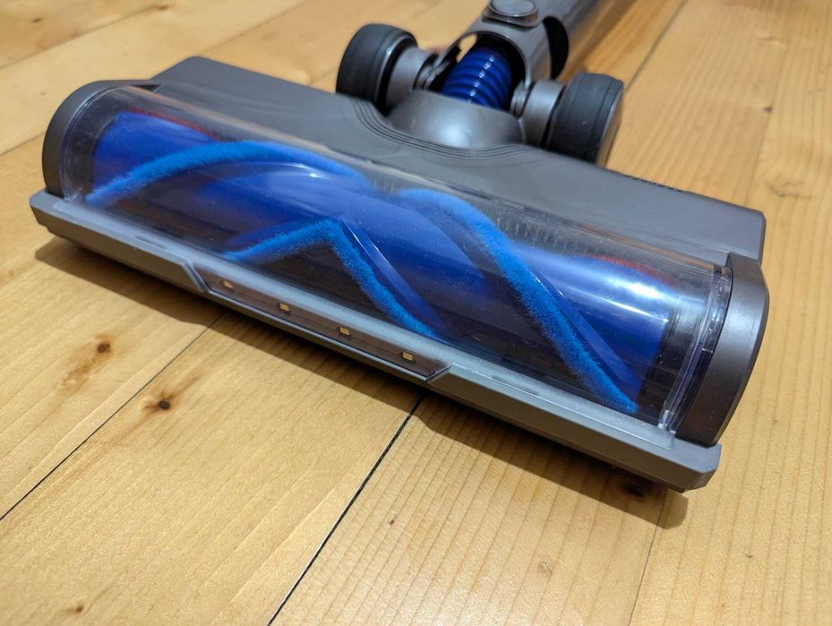 Добра и почистена Dyson V6 прахосмукачка с нова батерия и аксесоари