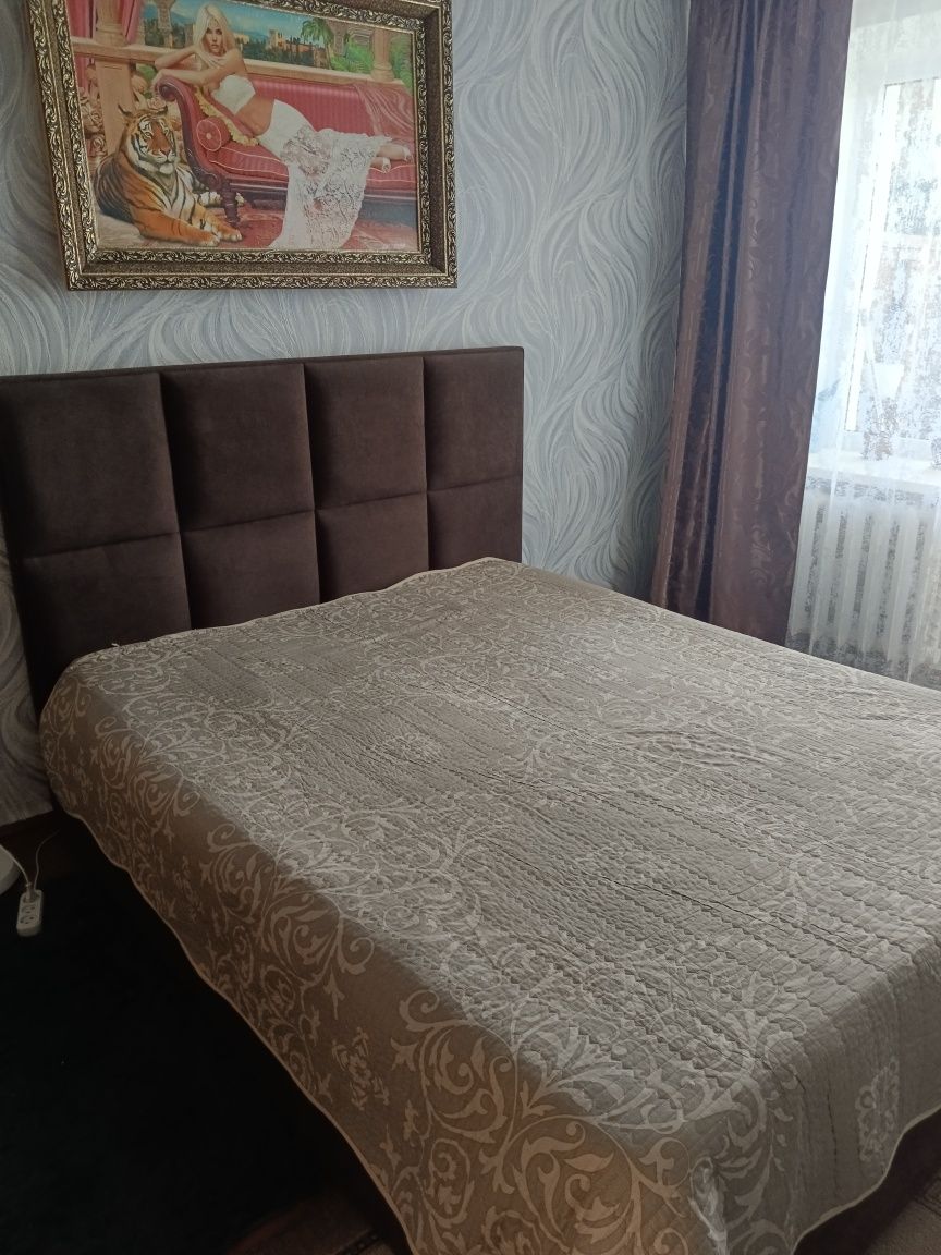 Продам двуспальную кровать