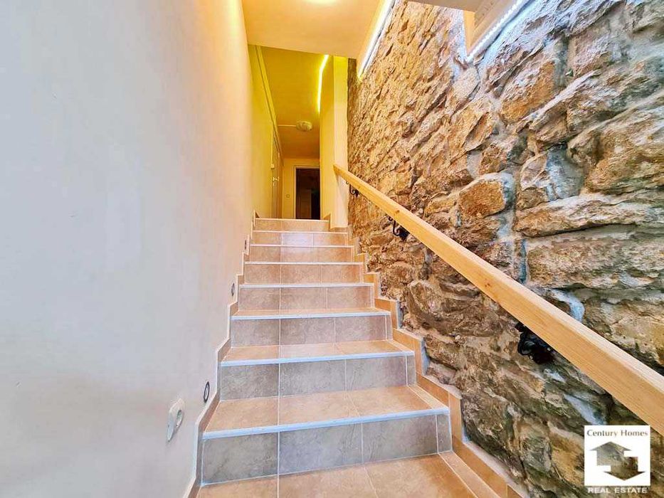 Продава се Етаж от къща в Велико Търново, Център - 120 кв.м за 1250 €/кв.м - Снимка #12