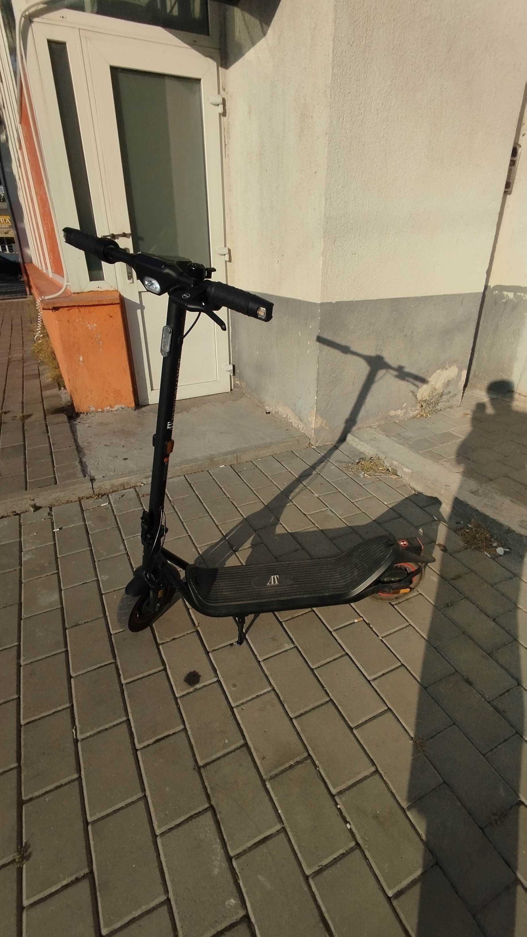 URGENT -Trotineta electrica la 1400 LEI (50% reducere) STARE FOARTE BN