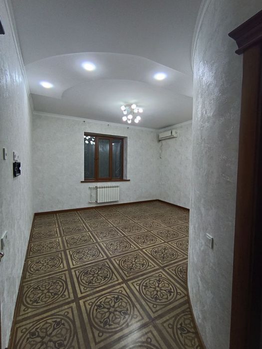 Паркентский. 3/1/9 трёх комнатная первый этаж