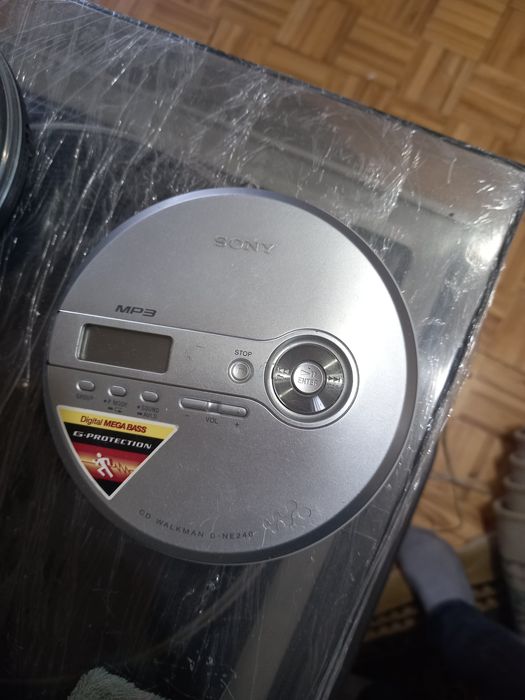 CD-плеер Sony Walkman, оригинальный, работает отлично, без недостатков
