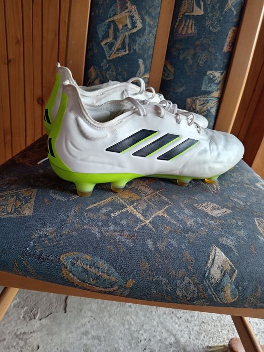 Ghete de fotbal pentru iarba