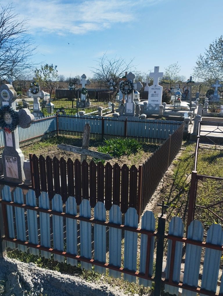 Vând gărdut de cimitir