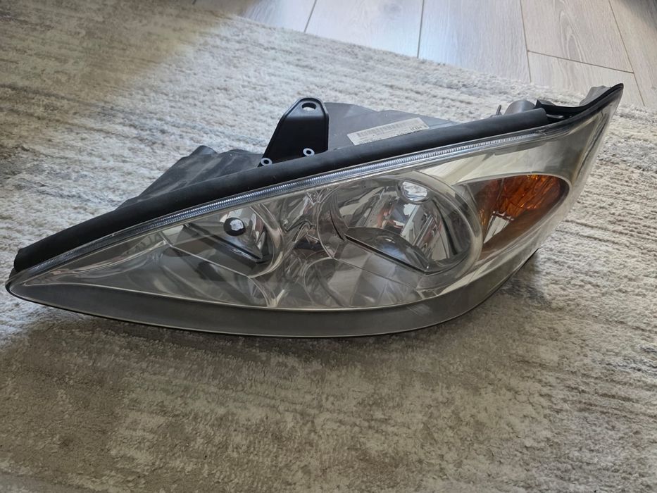 Продам новую фару на камри 30.
