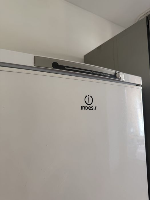 Продам морозильник INDESIT