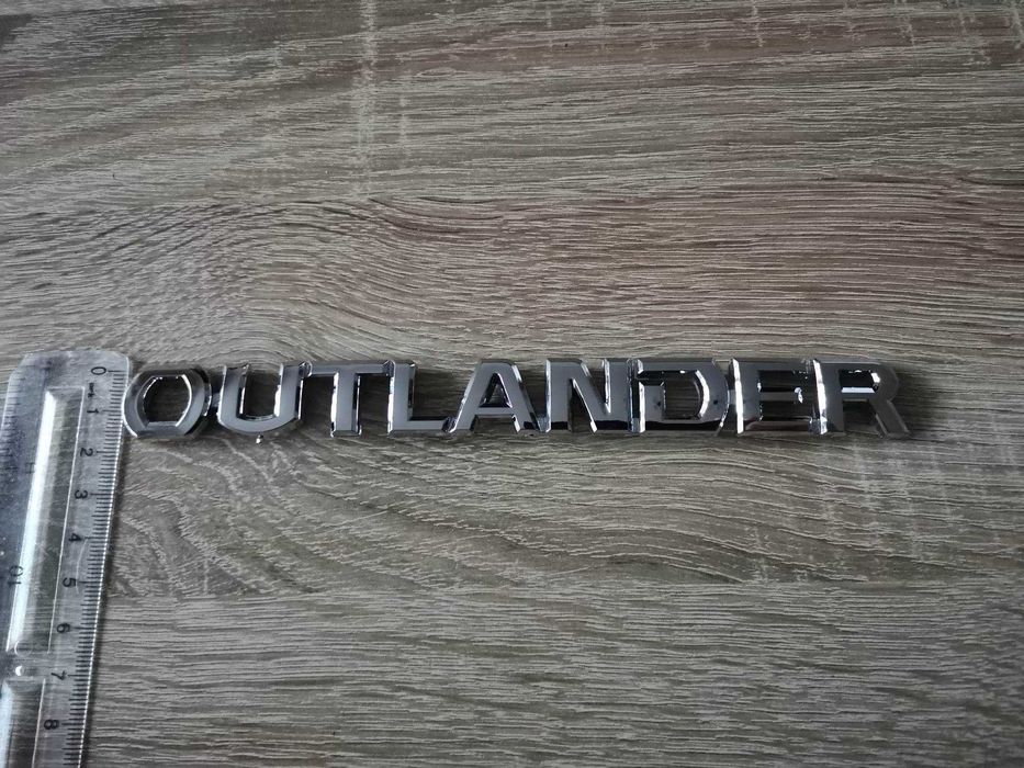 надпис малък шрифт Митцубиши Аутлендър Mitsubishi OUTLANDER