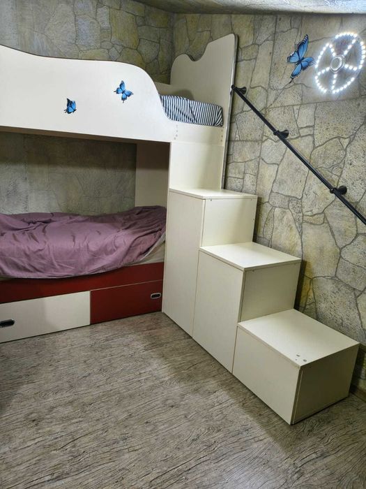 Vand pat supraetajat cu saltele