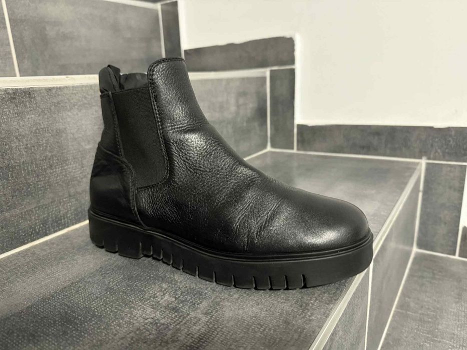 Tommy Hilfiger N39, Естествена кожа