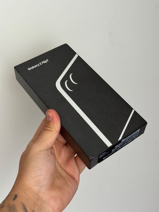 Samsung Galaxy Z Flip7, 12GB RAM, 256GB, 5G, Coralred Fullbox NOU