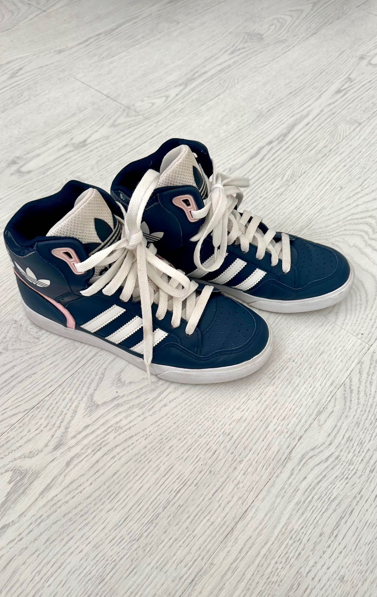 Нов Дамски маратонки кецове Adidas 38