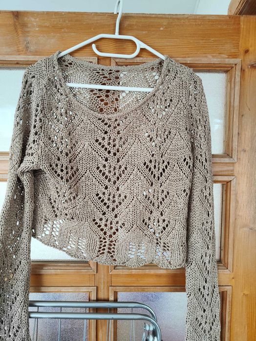 Bluzita crop cu gauri