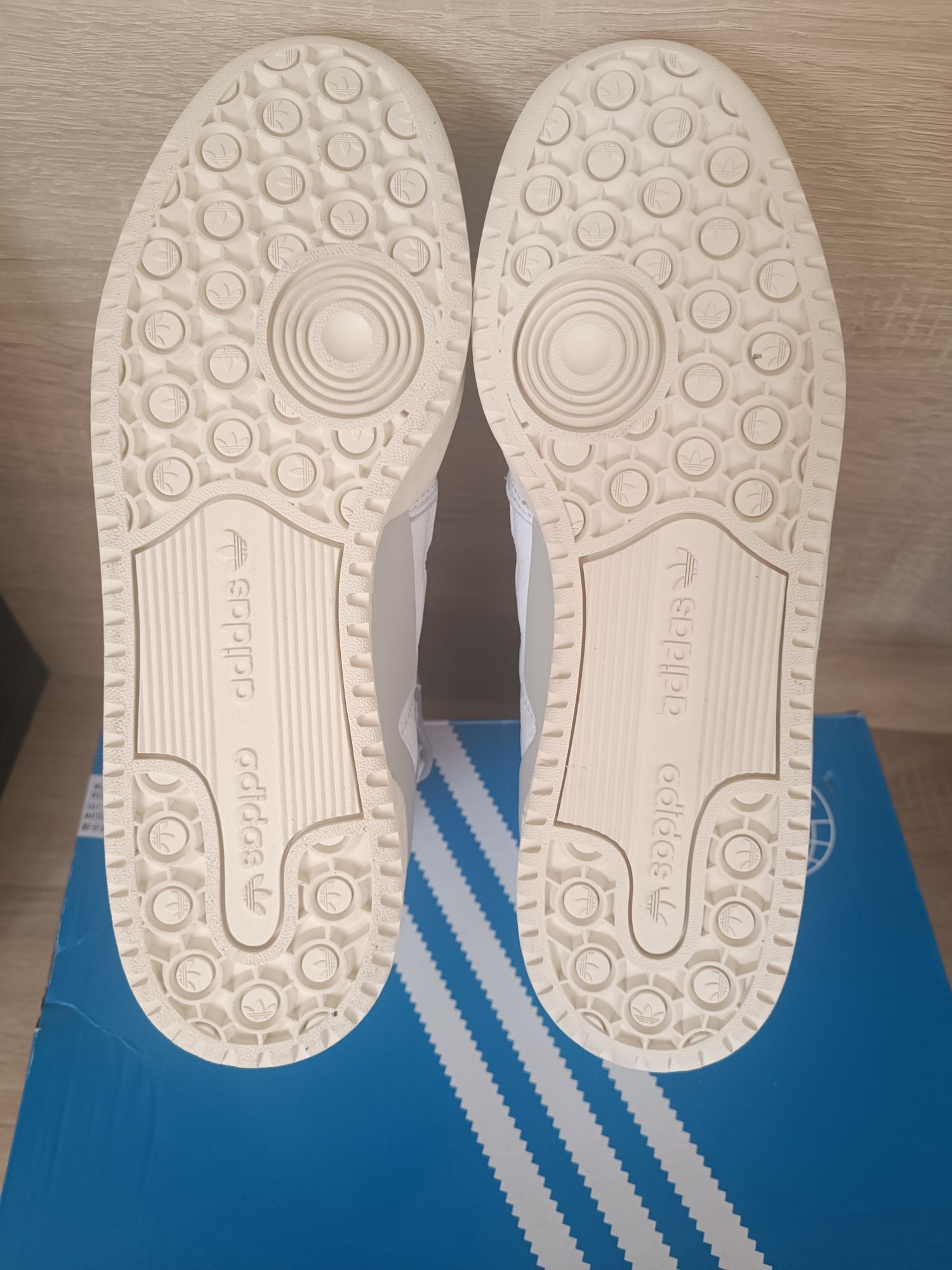 Adidași Adidas Forum Mid noi