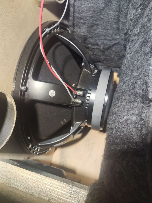 Difuzoare 18 sound lw 1400 , joase subwofer 4 difuzoare  1000 euro