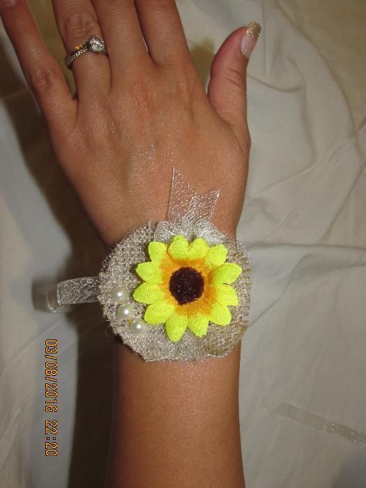 Сватбени покани, бутониери, кутия за пликове и др. Сватбени аксесоари