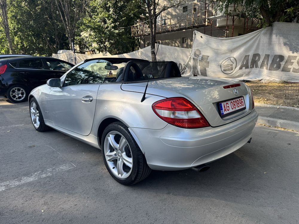 Vand/Schimb Mercedes SLK R171 2005 original carte service