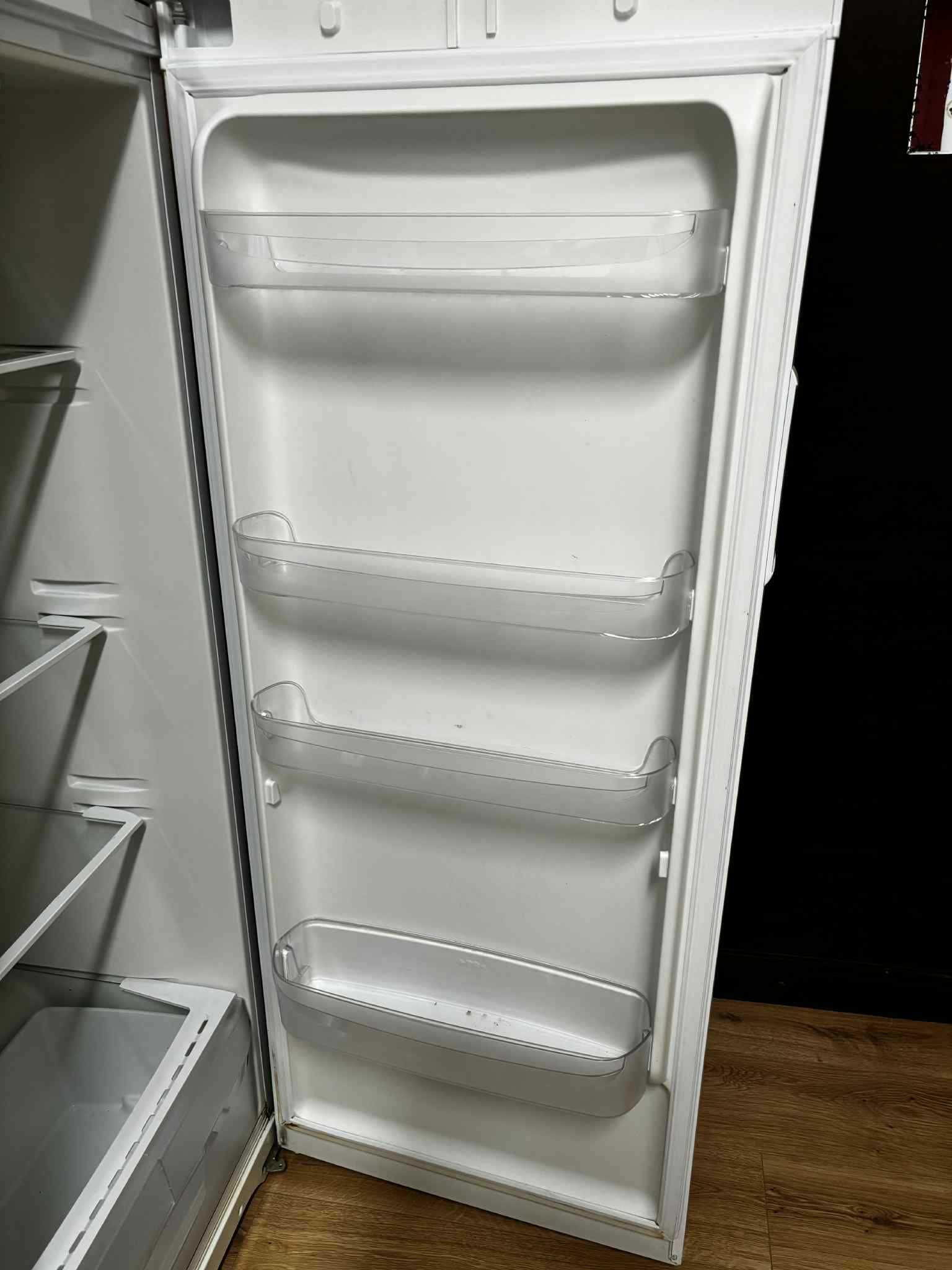 Vând frigider utilizat.