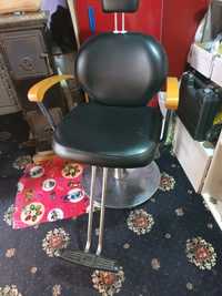 Vând scaun de frizerie/coafor Reglabil