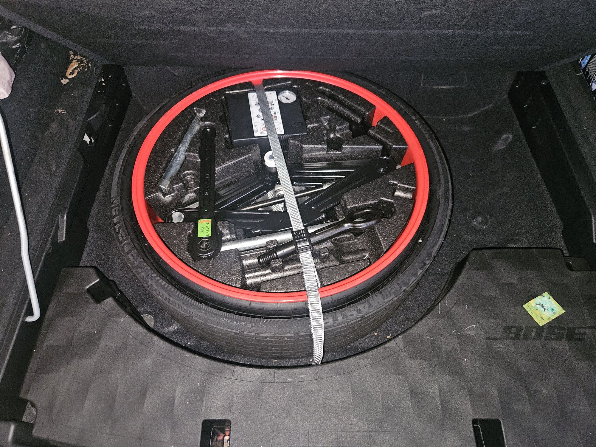 Патерица за Porsche Cayenne 3