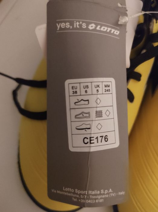 Adidași fotbal noi