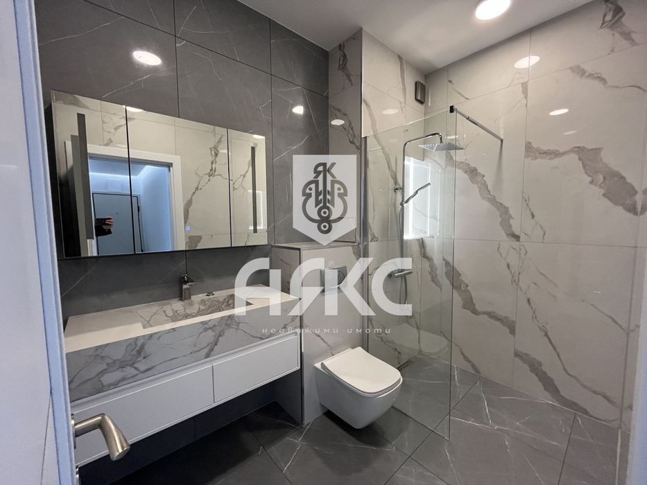 Двустаен обзаведен апартамент в кв. Кръстова вада