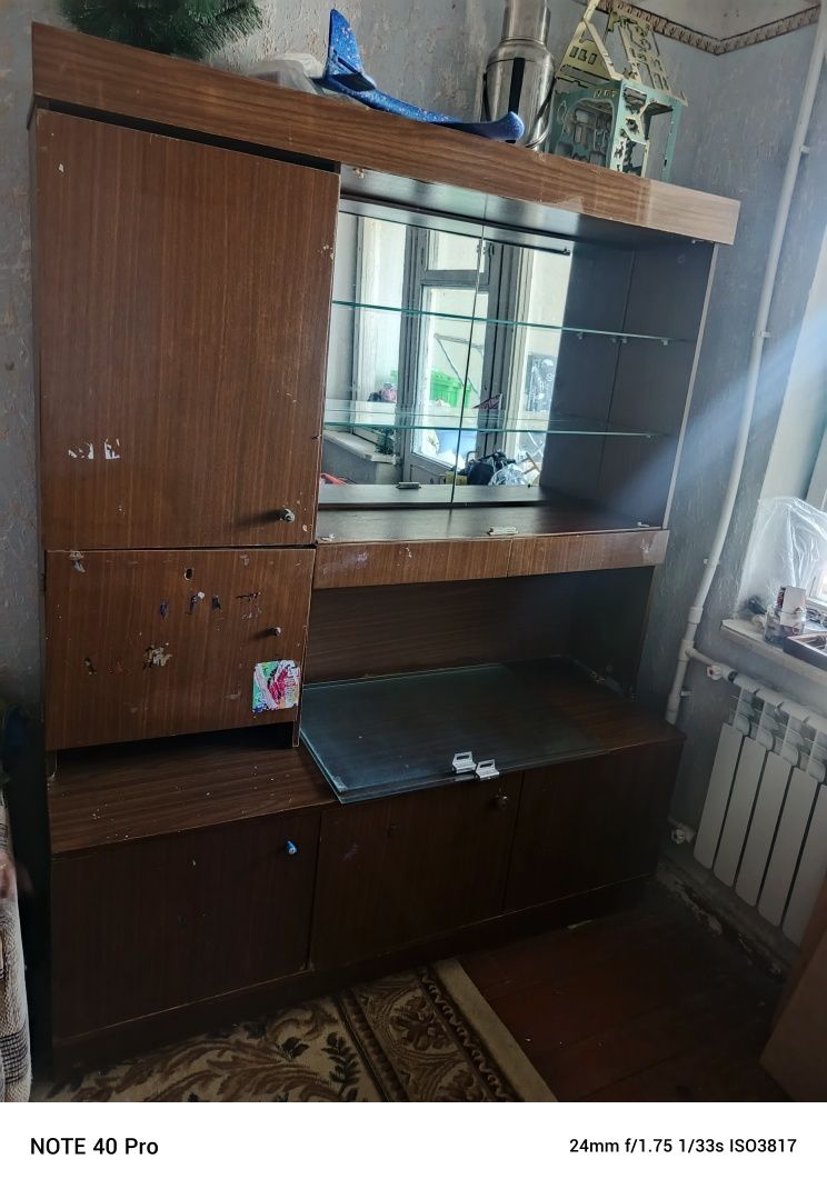 Срочно продаю диван и кресло в хорошем состоянии. 400 000 договоримся