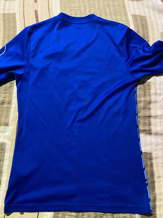 Тениска на Левски