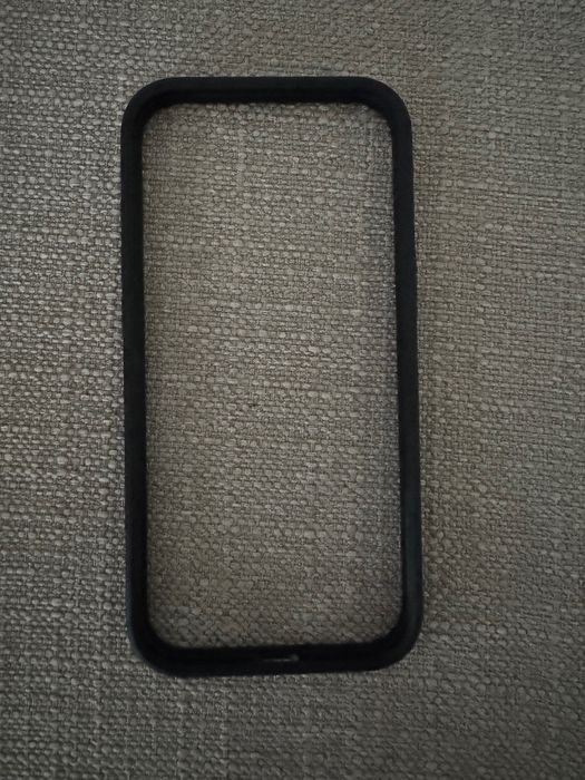 Продавам нова оригинална рамка за  iPhone 17 Air, силиконова