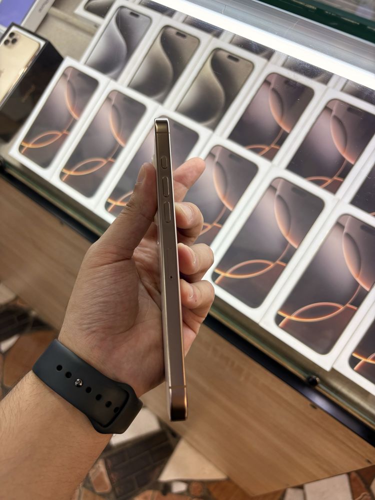 iPhone 16 Pro Max desert ideal