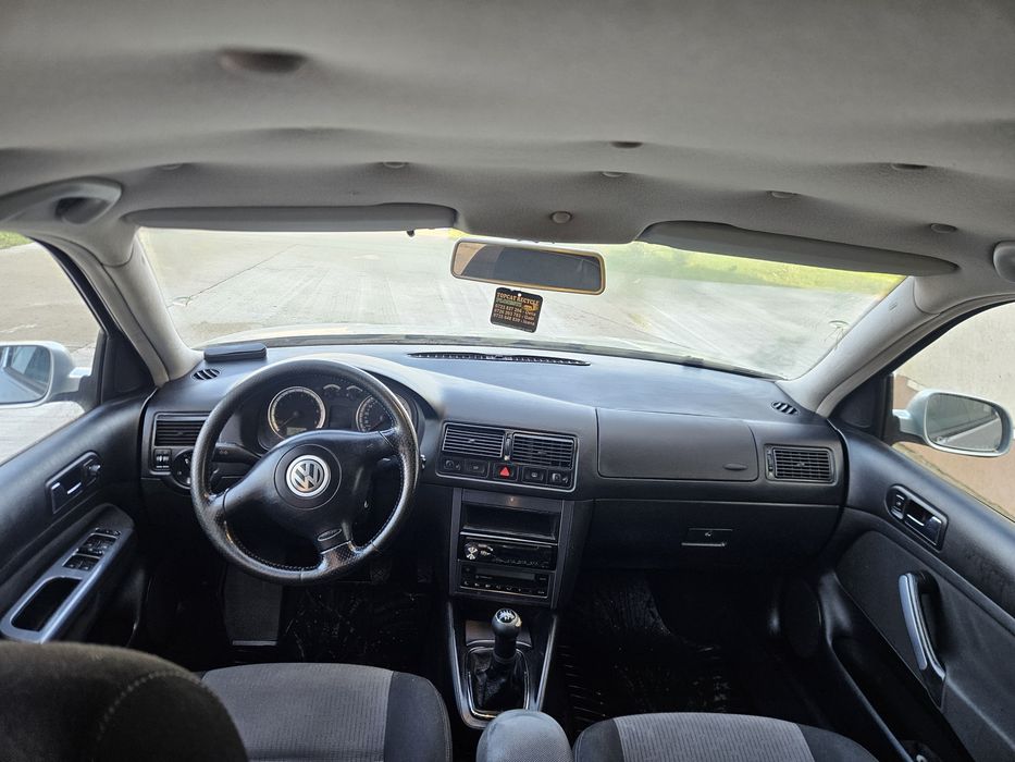 VW Golf 4 1.6 benzină Acte la zi ! Fiscal pe loc !

1300 EURO ! ! !