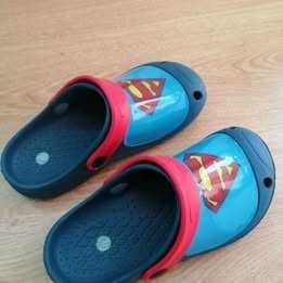 Кроксове номер 32, като нови 7 лв , на Супермен