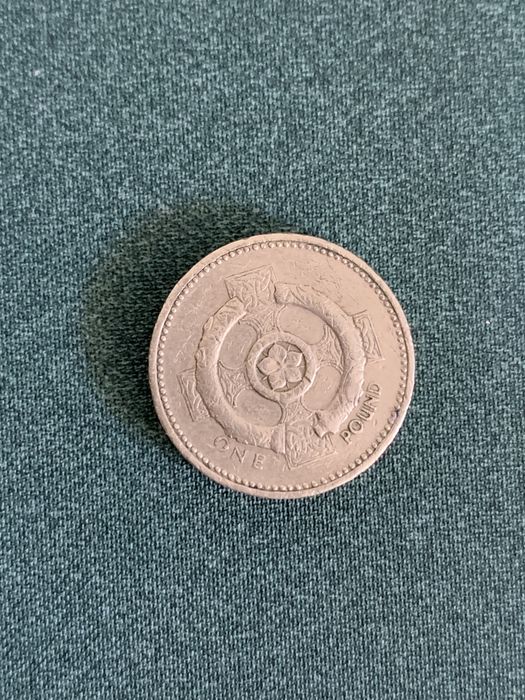 Moneda One Pound