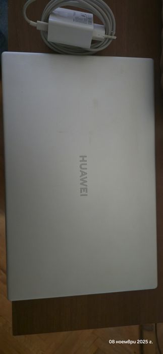 Продавам лаптоп Huawei.